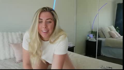 Snapshot of aussielulu chatting on November 2025 11:37:01 PM aussielulu online show from November 2025 11:37:01 PM