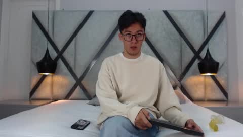 Snapshot of austinreeds chatting on October 2025 11:51:02 AM austinreeds online show from October 2025 11:51:02 AM