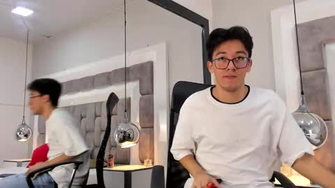 Snapshot of austinreeds chatting on October 2025 09:42:01 PM austinreeds online show from October 2025 09:42:01 PM