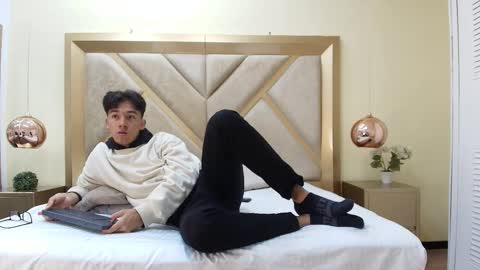 Snapshot of austinreeds chatting on October 2025 12:28:01 PM austinreeds online show from October 2025 12:28:01 PM