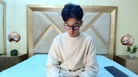 Snapshot of austinreeds chatting on November 2025 12:06:02 PM austinreeds online show from November 2025 12:06:02 PM