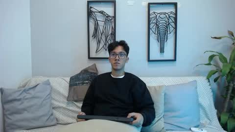 Snapshot of austinreeds chatting on November 2025 03:44:02 PM austinreeds online show from November 2025 03:44:02 PM