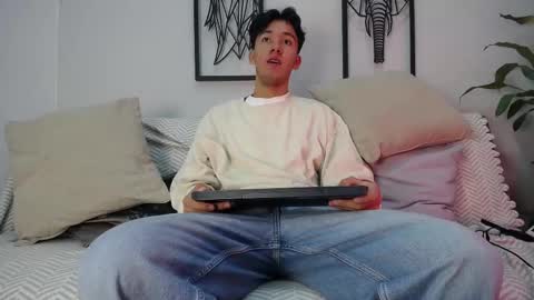 Snapshot of austinreeds chatting on November 2025 12:05:02 PM austinreeds online show from November 2025 12:05:02 PM