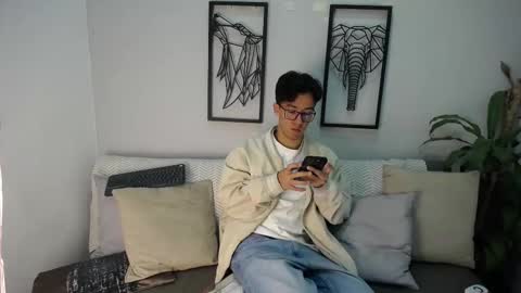 Snapshot of austinreeds chatting on November 2025 12:44:02 PM austinreeds online show from November 2025 12:44:02 PM