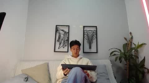 Snapshot of austinreeds chatting on November 2025 12:48:01 PM austinreeds online show from November 2025 12:48:01 PM