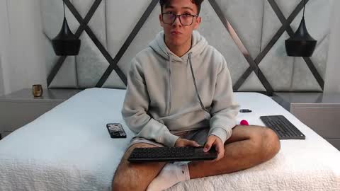 Snapshot of austinreeds chatting on February 2026 12:27:01 PM austinreeds online show from February 2026 12:27:01 PM