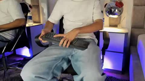 Snapshot of austinreeds chatting on March 2026 12:11:01 PM austinreeds online show from March 2026 12:11:01 PM