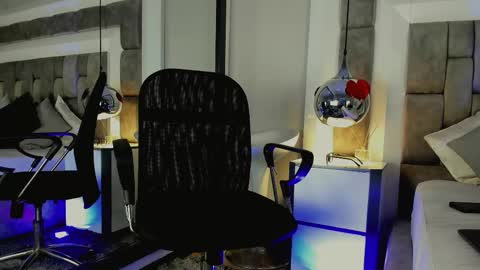 Snapshot of austinreeds chatting on March 2026 12:46:01 PM austinreeds online show from March 2026 12:46:01 PM