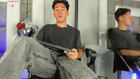 Snapshot of austinreeds chatting on March 2026 03:59:02 PM austinreeds online show from March 2026 03:59:02 PM