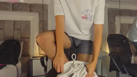 Snapshot of austinreeds chatting on March 2026 01:50:02 PM austinreeds online show from March 2026 01:50:02 PM