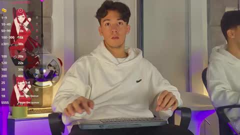 Snapshot of austinreeds chatting on March 2026 12:11:01 PM austinreeds online show from March 2026 12:11:01 PM