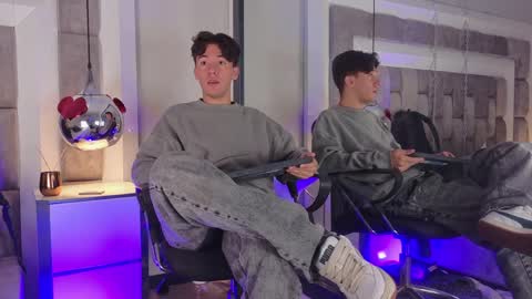 Snapshot of austinreeds chatting on April 2026 12:39:01 PM austinreeds online show from April 2026 12:39:01 PM