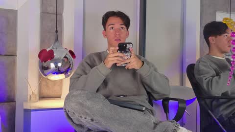 Snapshot of austinreeds chatting on April 2026 12:47:01 PM austinreeds online show from April 2026 12:47:01 PM