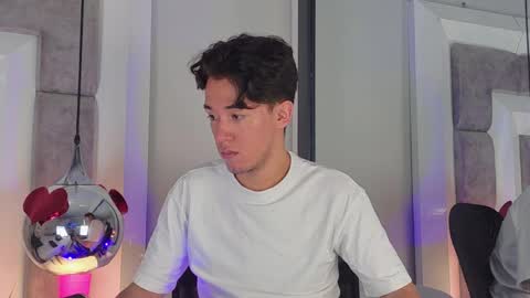 Snapshot of austinreeds chatting on April 2026 02:29:02 PM austinreeds online show from April 2026 02:29:02 PM