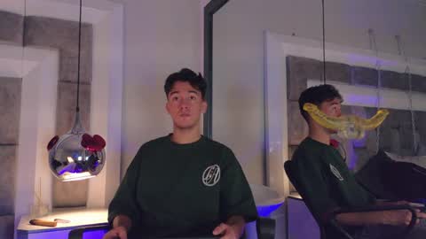 Snapshot of austinreeds chatting on April 2026 12:21:02 PM austinreeds online show from April 2026 12:21:02 PM