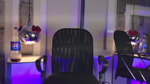 Snapshot of austinreeds chatting on April 2026 12:43:01 PM austinreeds online show from April 2026 12:43:01 PM