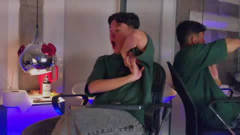 Snapshot of austinreeds chatting on April 2026 02:34:01 PM austinreeds online show from April 2026 02:34:01 PM