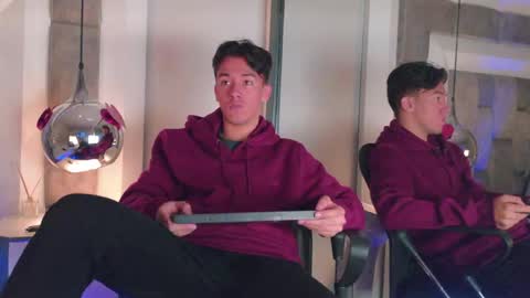 Snapshot of austinreeds chatting on April 2026 12:39:01 PM austinreeds online show from April 2026 12:39:01 PM