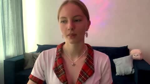 Snapshot of autumnroginson chatting on September 2025 09:09:01 AM Annie online show from September 2025 09:09:01 AM