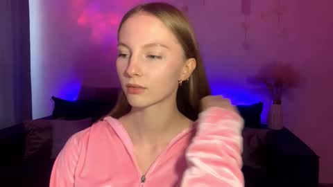 Snapshot of autumnroginson chatting on September 2025 03:14:01 PM Annie online show from September 2025 03:14:01 PM