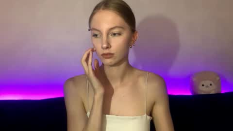 Snapshot of autumnroginson chatting on September 2025 05:02:02 PM Annie online show from September 2025 05:02:02 PM