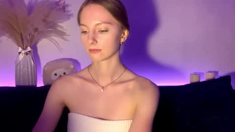 Snapshot of autumnroginson chatting on September 2025 05:07:01 PM Annie online show from September 2025 05:07:01 PM