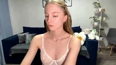 Snapshot of autumnroginson chatting on October 2025 05:58:02 PM Annie online show from October 2025 05:58:02 PM