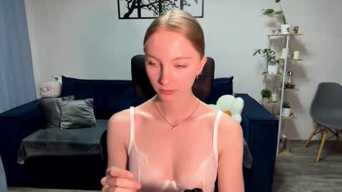 Snapshot of autumnroginson chatting on October 2025 05:03:01 PM Annie online show from October 2025 05:03:01 PM