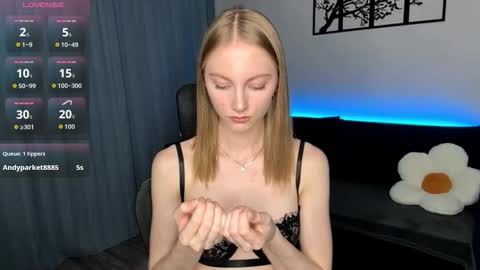 Snapshot of autumnroginson chatting on November 2025 04:53:02 PM Annie online show from November 2025 04:53:02 PM