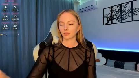 Snapshot of autumnroginson chatting on November 2025 03:12:02 PM Annie online show from November 2025 03:12:02 PM