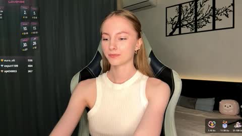 Snapshot of autumnroginson chatting on November 2025 04:07:02 PM Annie online show from November 2025 04:07:02 PM