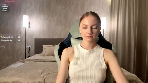 Snapshot of autumnroginson chatting on November 2025 04:10:02 PM Annie online show from November 2025 04:10:02 PM