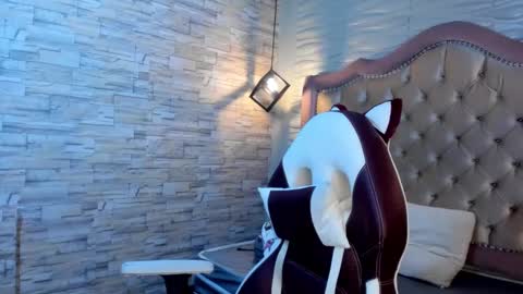              online show from December 2024 03:25:01 AM