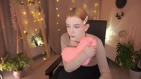  Ava  online show from October 2025 02:56:01 PM