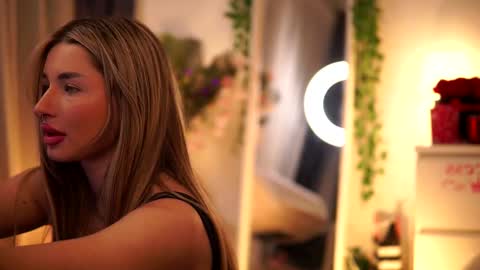 Carina online show from February 2025 01:41:01 AM