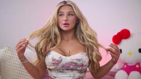 Carina online show from September 2025 09:18:01 PM