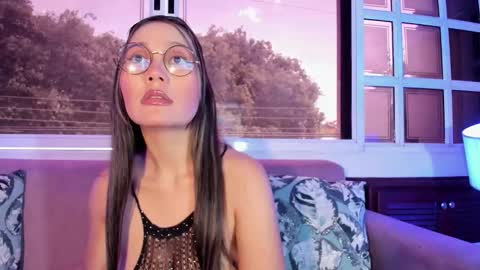 avawhiite online show from November 2025 07:26:01 PM