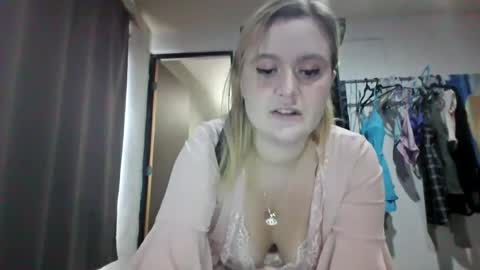 Avery Doll online show from June 2026 04:35:02 PM
