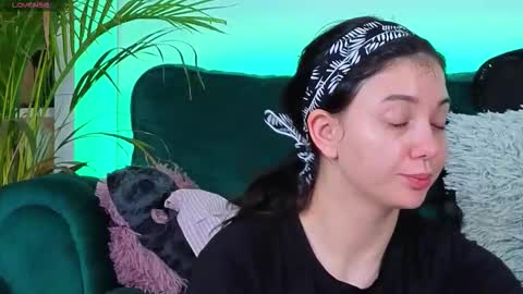 Snapshot of averywillow chatting on November 2025 04:58:02 AM AveryWillow online show from November 2025 04:58:02 AM