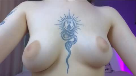 Snapshot of avgustina_love chatting on October 2025 08:49:01 AM avgustina_love online show from October 2025 08:49:01 AM