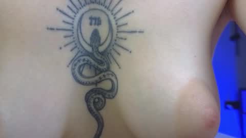 Snapshot of avgustina_love chatting on November 2025 09:00:02 AM avgustina_love online show from November 2025 09:00:02 AM