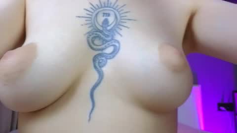 Snapshot of avgustina_love chatting on November 2025 09:20:02 AM avgustina_love online show from November 2025 09:20:02 AM