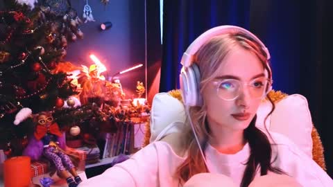 Avriel online show from December 2024 02:30:02 AM