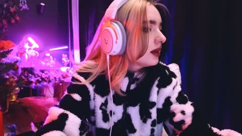 Avriel online show from January 2025 01:57:02 AM