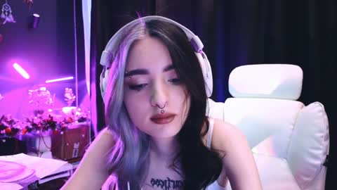 Avriel online show from January 2025 02:22:01 AM