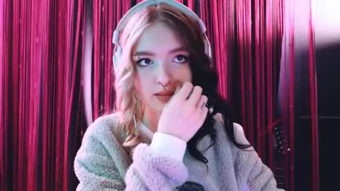 Avriel online show from March 2025 05:38:02 AM