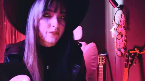 Avriel online show from November 2025 04:25:01 AM