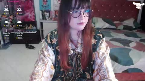 Snapshot of avril2809 chatting on September 2025 02:47:02 AM Abril online show from September 2025 02:47:02 AM