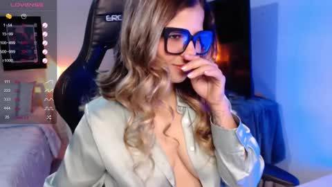 Avrill Morgan online show from October 2025 08:06:02 PM