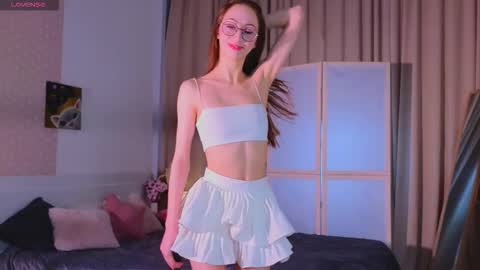 Avril online show from November 2025 08:03:01 PM